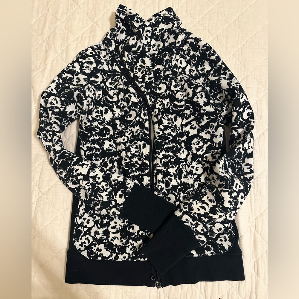 Lululemon Scuba asymmetrical zip size 4